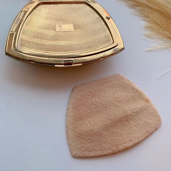 Vintage Elgin American Gold Etched Powder Compact - Picture 5 of 7